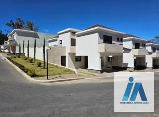 CASA EN VENTA📍Prados de Fraijanes, Km. 21.5 Carretera a Fraijanes Descubre esta espectacular residencia — Casa en Venta en Fraijanes, Carretera a El Salvador, Guatemala, Ciudad — miniatura 1 de 11