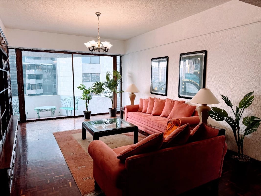 Apto en Renta $1,000/Venta $245,00 — Apartamento en Venta en Zona 10, Guatemala, Ciudad — foto 1 de 7