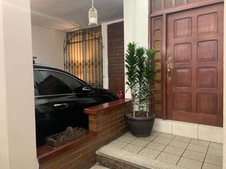 Linda Casa en Jardines de la Asuncion Sur Zona 5 — Casa en Venta en Jardines de La Asunción, Zona 5, Guatemala, Ciudad — miniatura 1 de 16