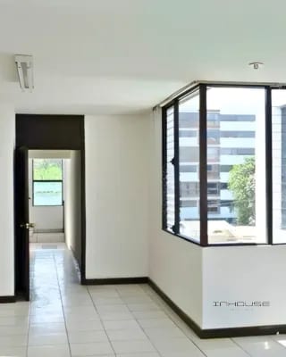 Edificio en Venta en Zona 9 de 4 Niveles — Edificio en Venta en Zona 9, Guatemala, Ciudad — miniatura 1 de 8