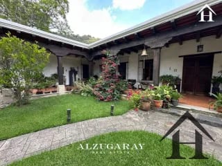 casa con jardines casco central antigua — Casa en Venta en Antigua, Sacatepéquez — miniatura 1 de 11