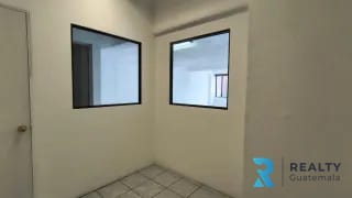 RENTO / VENDO Oficina Zona 10, Plaza Buro — Oficina en Alquiler en Plaza Buró, Zona 10, Guatemala, Ciudad — miniatura 4 de 5