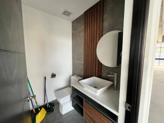 Espacio para Clinica u Oficina en Renta Renovati Zona 10 — Clínica en Alquiler en Zona 10, Guatemala, Ciudad — miniatura 2 de 9