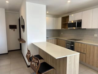 Apartamento Semi-Amueblado en Venta Zona 10 codigo.DA36120 — Apartamento en Venta en Zona 10, Guatemala, Ciudad — miniatura 1 de 17