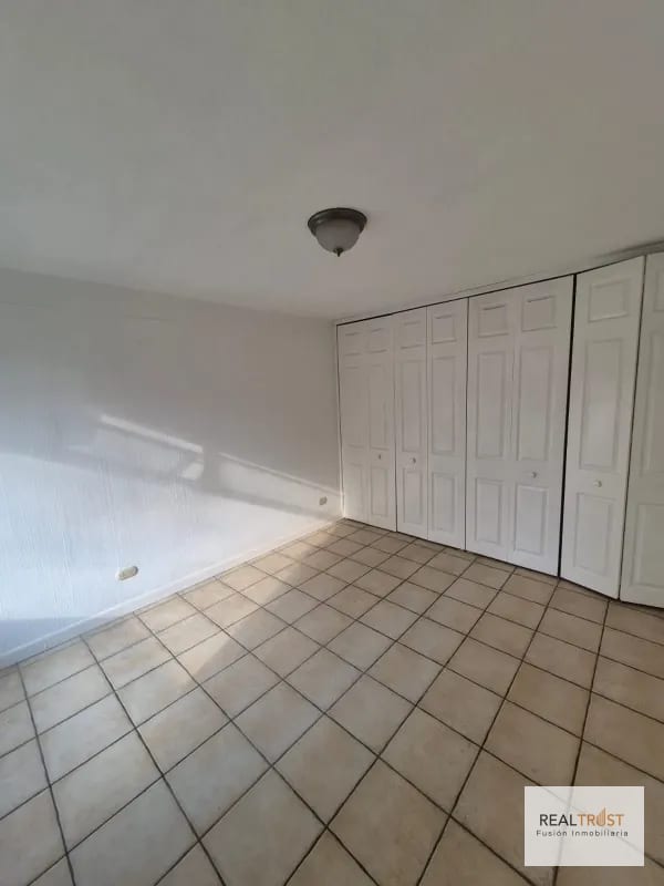 En Venta Townhouse KM 15 Carretera al Salvador, Frente a Condado Concepción — Casa en Venta en km 11-15, Carretera a El Salvador, Guatemala, Ciudad — foto 12 de 17