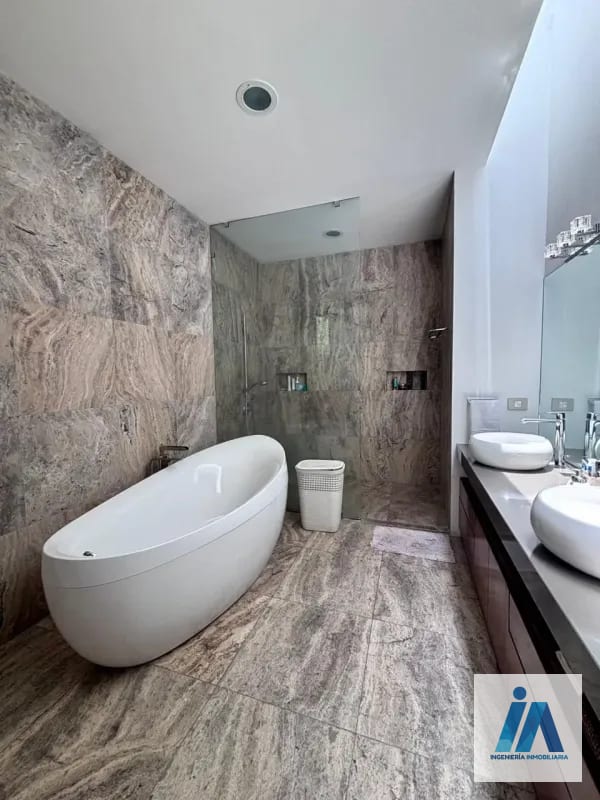 CASA MODERNA EN VENTA📍Condominio Las Luces, Km 13.5, Carretera a El Salvador — Casa en Venta en Carretera a El Salvador, Guatemala, Ciudad — foto 8 de 17