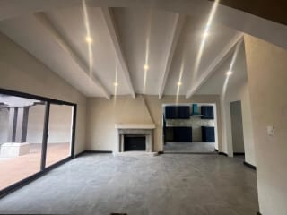 Preciosa Casa a la Venta a Pocos Pasos del Nuevo Centro Comercial Telares — Casa en Venta en Antigua, Sacatepéquez — miniatura 3 de 5