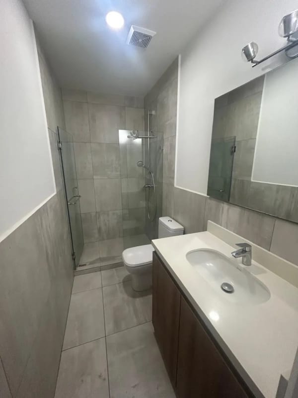 Se Vende Apto. en Zona 10. Excelente Ubicación. — Apartamento en Venta en Zona 10, Guatemala, Ciudad — foto 3 de 16
