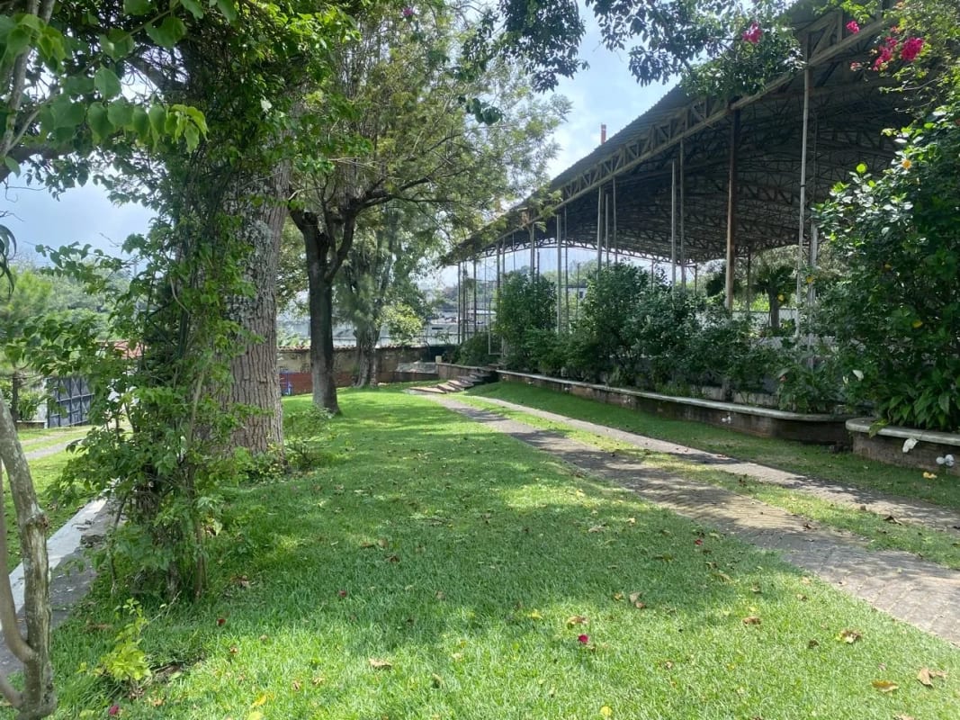 Preciosa Propiedad de Esquina en Alotenango Frente a la RN14 — Terreno en Venta en Alotenango, Sacatepéquez — foto 1 de 14