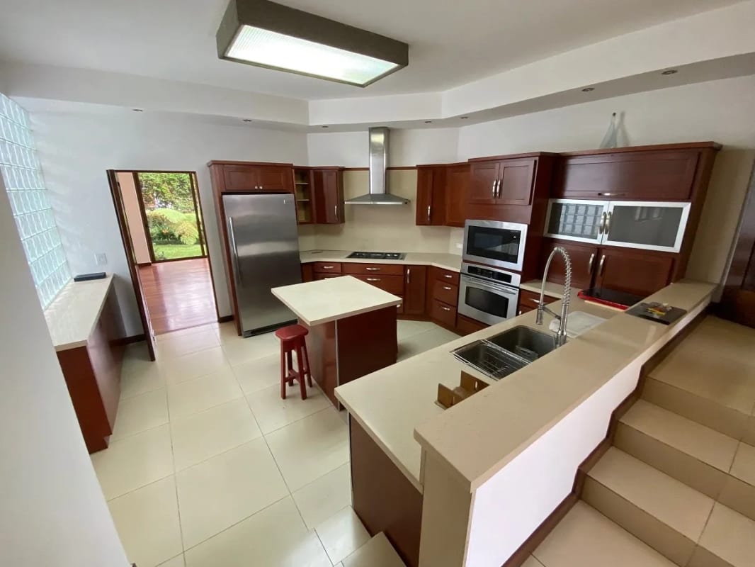 Linda Casa en Venta en KM.12.7 Carretera a el Salvador — Casa en Venta en Santa Catarina Pinula, Guatemala, Ciudad — foto 9 de 11