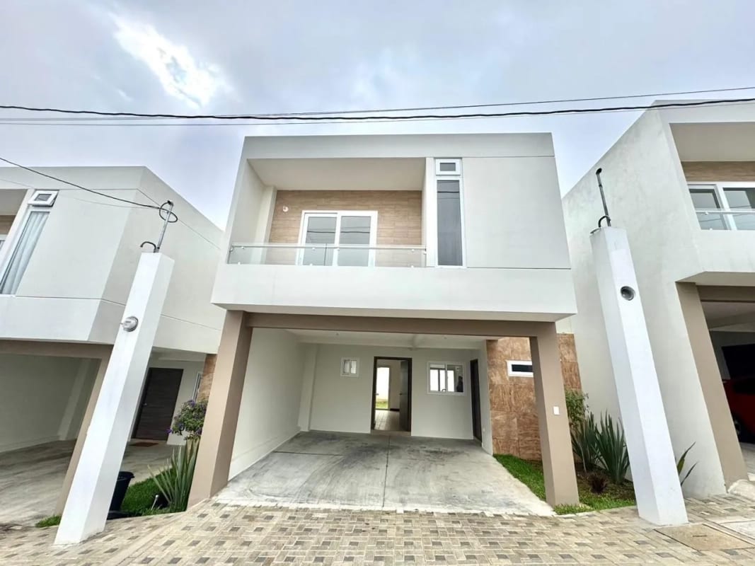 Casa en Venta Bosques de Santa Elena CAES KM.26 — Casa en Venta en Carretera a El Salvador, Guatemala, Ciudad — foto 1 de 17