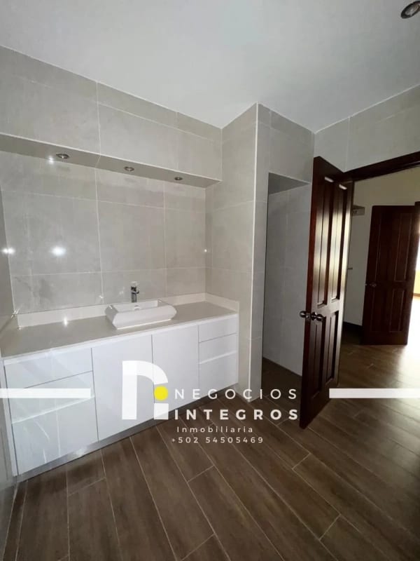 Vendo Apartamento Remodelado, Impuestos Incluidos, Milenia Oakland Z.10 — Apartamento en Venta en Milenia, Zona 10, Guatemala, Ciudad — foto 13 de 17