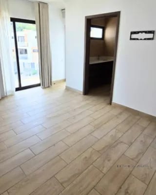 Casa en Venta Zona 16 San Isidro de Tres Niveles — Casa en Venta en Zona 16, Guatemala, Ciudad — miniatura 2 de 10