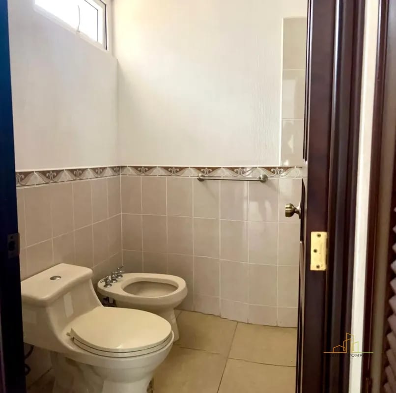 Ganga Casa en Venta en Villas de Santa Mónica Km 16.5 CAES Fraijanes – Amplia, con Jardín y Chimenea (Precio Rebajado) — Casa en Venta en km 16-20, Carretera a El Salvador, Guatemala, Ciudad — foto 3 de 8