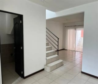 Vendo Casa la Reserva KM 26.6 Carretera a el Salvador. 4 Habitaciones. Enganche: Q.200,000 (activo Bancario). — Casa en Venta en Carretera a El Salvador, Guatemala, Ciudad — miniatura 4 de 4
