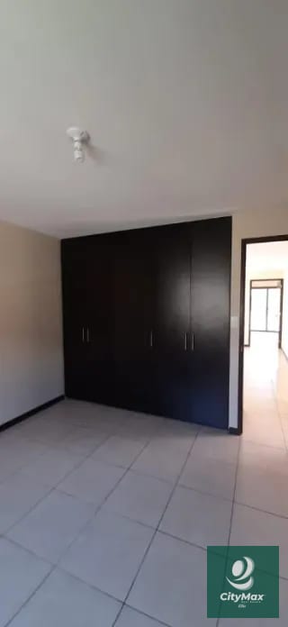 Casa en Venta - Cumbres de la Arboleda — Casa en Venta en Cumbres de La Arboleda, Carretera a El Salvador, Guatemala, Ciudad — miniatura 5 de 8