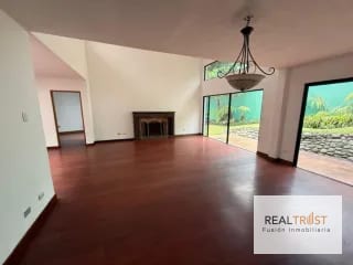 Preciosa casa en venta en Condominio la Encantada, km 12 Carretera El Salvador. — Casa en Venta en Carretera a El Salvador, Guatemala, Ciudad — miniatura 1 de 17