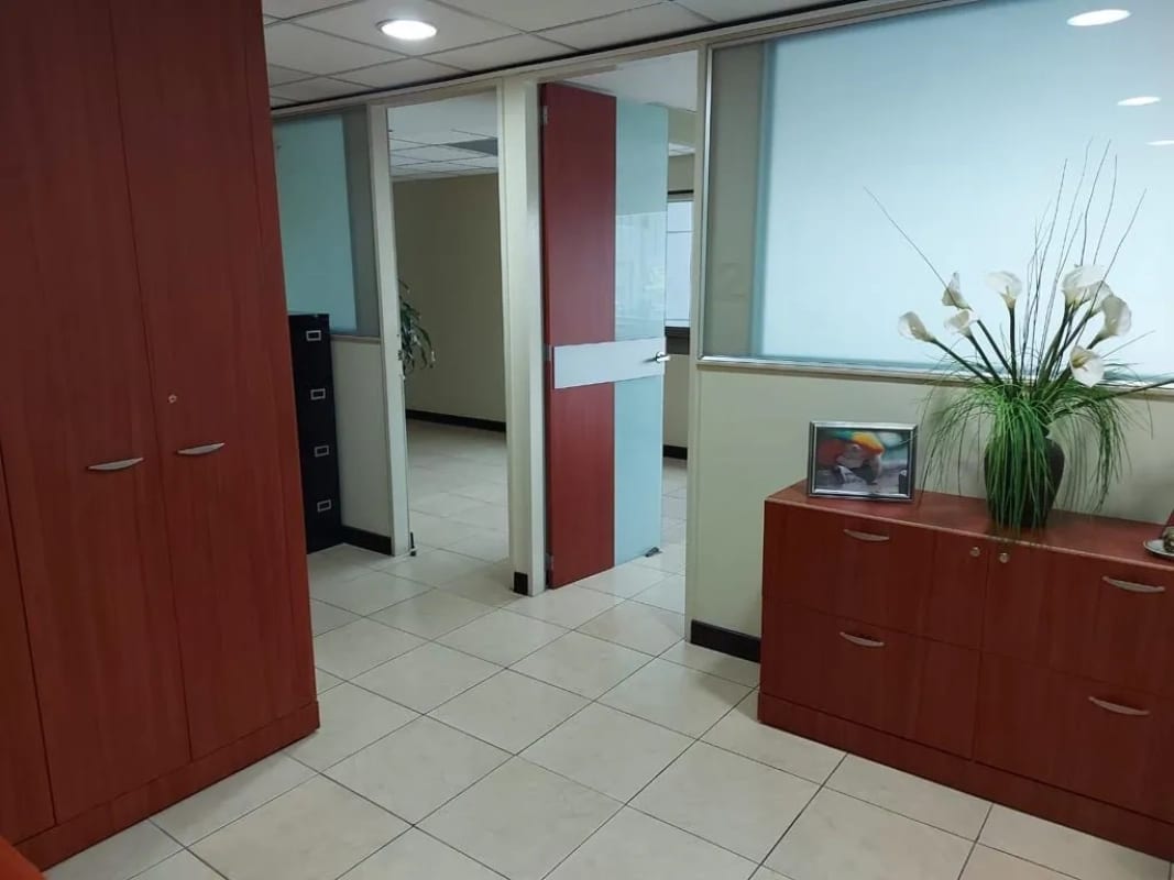 Oficina en Venta en Edificio Torino I, Zona 10 , Guatemala — Oficina en Venta en Torino, Zona 10, Guatemala, Ciudad — foto 1 de 9