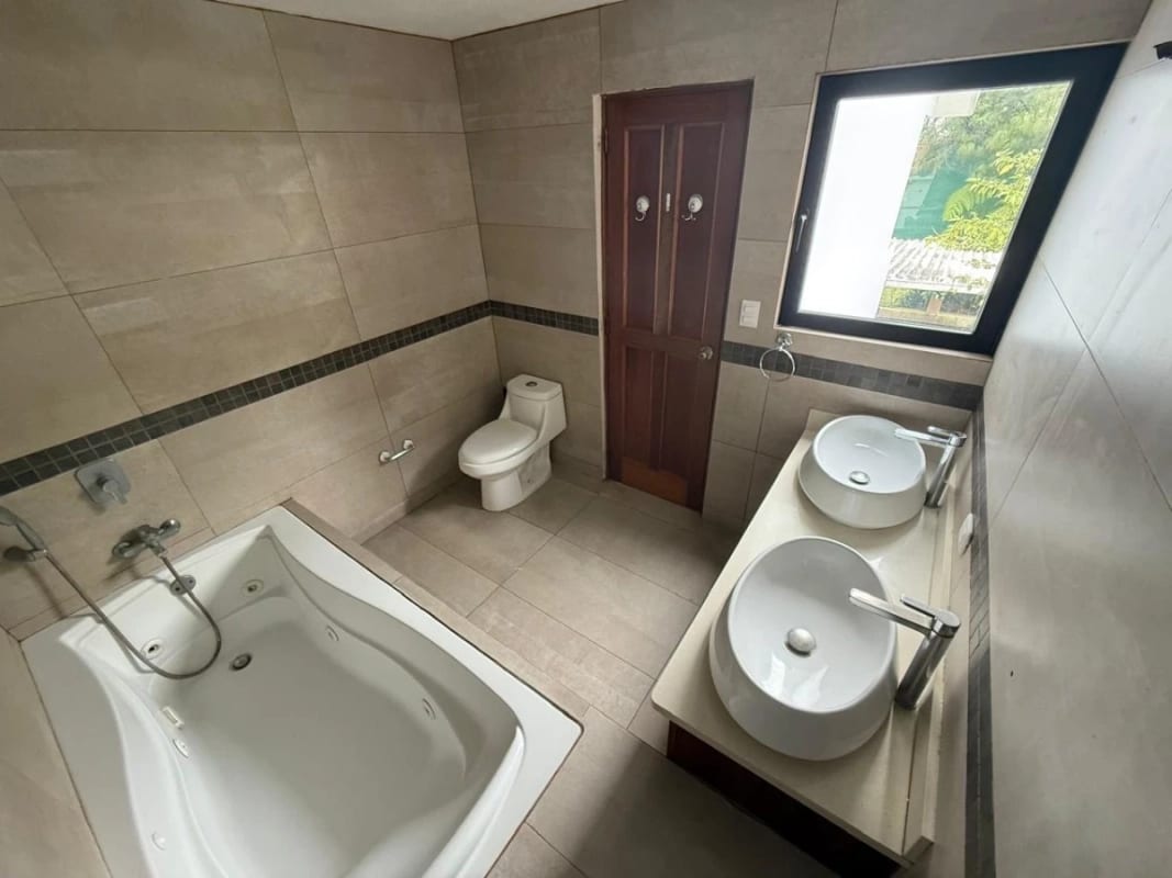 Preciosa casa en venta en Condominio la Encantada, km 12 Carretera El Salvador. — Casa en Venta en Carretera a El Salvador, Guatemala, Ciudad — foto 4 de 13