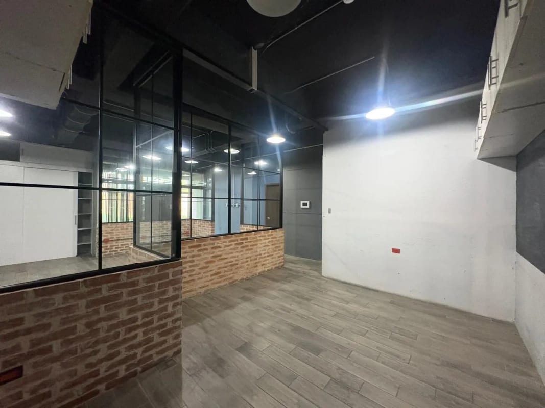Vendo Oficina en Edificio Piale Zona 10 con Jardín — Oficina en Venta en Pialé, Zona 10, Guatemala, Ciudad — foto 11 de 15