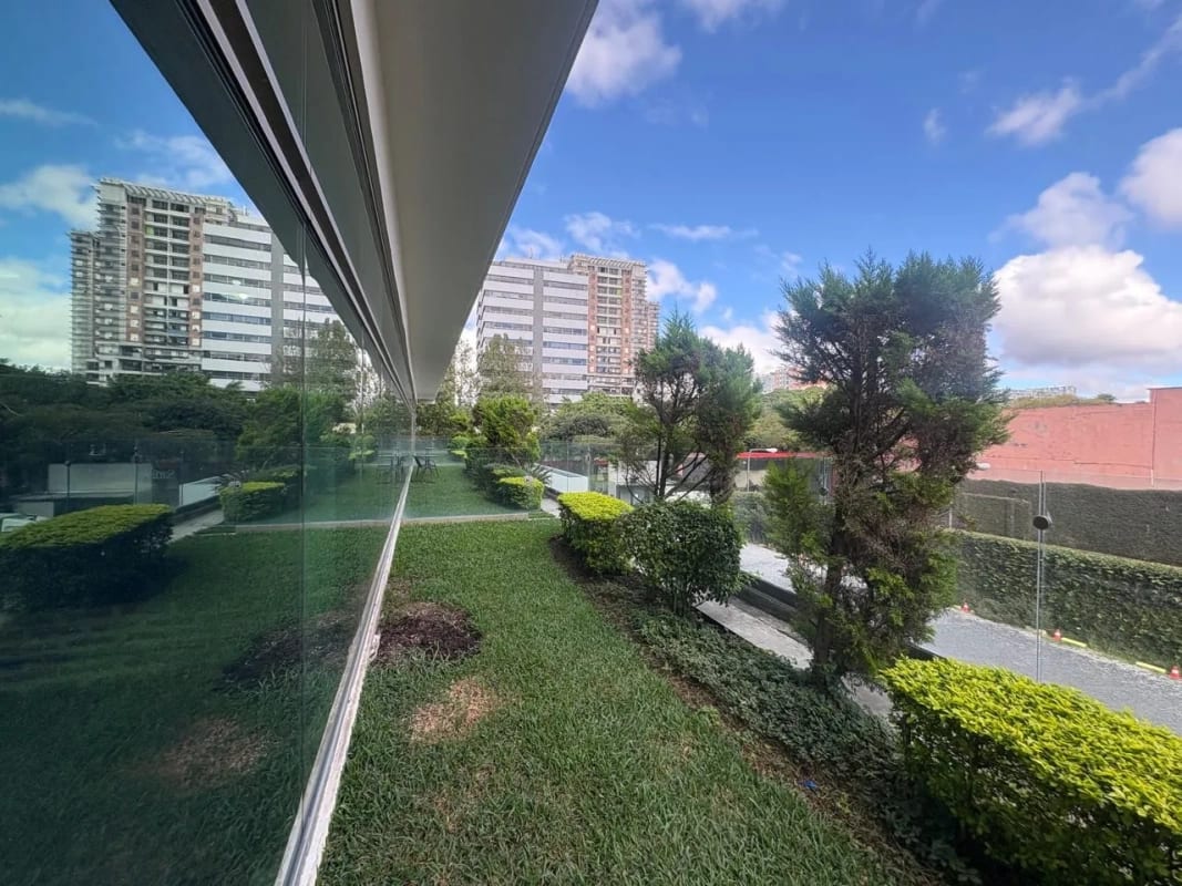 Vendo Oficina en Edificio Piale Zona 10 con Jardín — Oficina en Venta en Pialé, Zona 10, Guatemala, Ciudad — foto 1 de 15