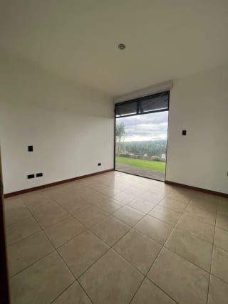 Vendo Linda Casa en la Foresta KM.20.5 Carr a Fraijanes (copia) — Casa en Venta en La Foresta, Carretera a El Salvador, Guatemala, Ciudad — miniatura 9 de 11
