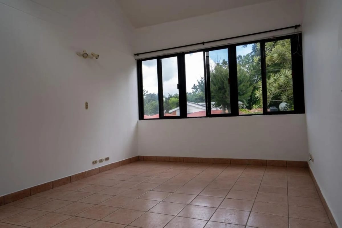 Vendo Linda Casa San Miguel II Kn 16.5 CAES (copia) — Casa en Venta en Carretera a El Salvador, Guatemala, Ciudad — foto 11 de 14