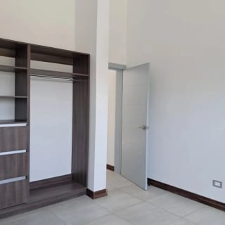 Vendo Amplia Casa con Apartamento, los Manantiales — Casa en Venta en Carretera a El Salvador, Guatemala, Ciudad — miniatura 14 de 17