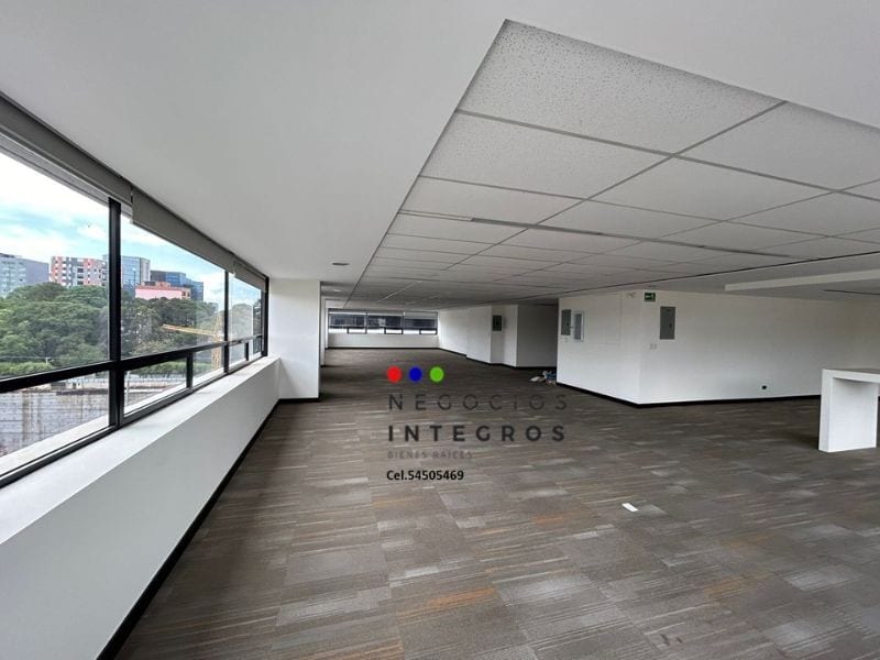 Alquilo Amplia Oficina en Zona 10 — Oficina en Alquiler en Centro Empresarial, Zona 10, Guatemala, Ciudad — foto 4 de 10