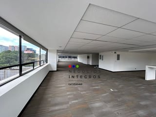 Alquilo Amplia Oficina en Zona 10 — Oficina en Alquiler en Centro Empresarial, Zona 10, Guatemala, Ciudad — miniatura 4 de 10
