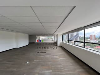 Alquilo Amplia Oficina en Zona 10 — Oficina en Alquiler en Centro Empresarial, Zona 10, Guatemala, Ciudad — miniatura 2 de 10