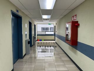Alquilo Amplia Oficina en Zona 10 — Oficina en Alquiler en Centro Empresarial, Zona 10, Guatemala, Ciudad — miniatura 5 de 10