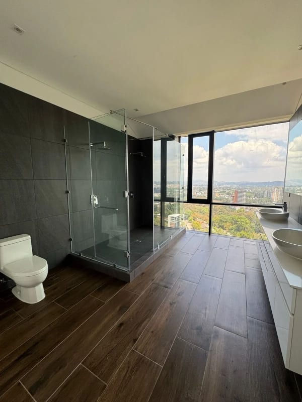 Vendo Exclusivo Penthouse con Terraza Grande - Milenia Oakland Z.10 — Apartamento en Venta en Milenia, Zona 10, Guatemala, Ciudad — foto 3 de 7